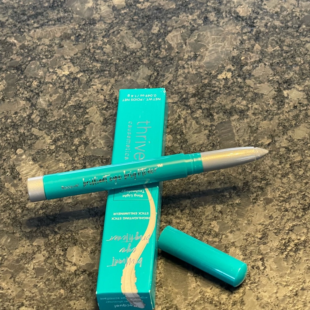 Thrive Causemetics Brilliant Eye Brightener in Raquel (soft silver shimmer)